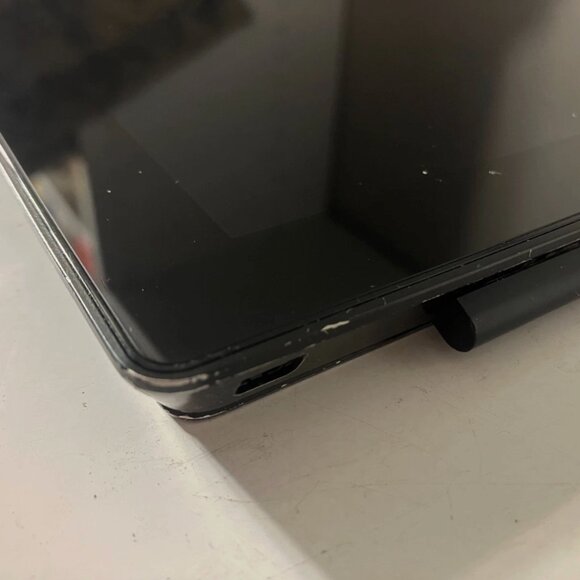 Microsoft Surface Pro (1st Gen) - 64GB, Wi-Fi, 10.6 inch Tablet - Black Used - Picture 5 of 7
